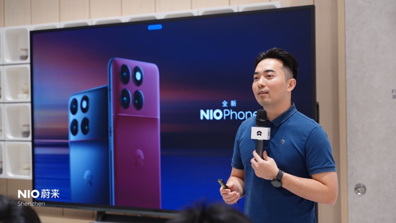 A person speaking into a microphoneAI-generated content may be incorrect.